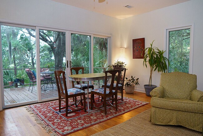 Building Photo - Amazing sunsets at this waterfront home