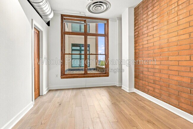 Building Photo - 2245 Blake St