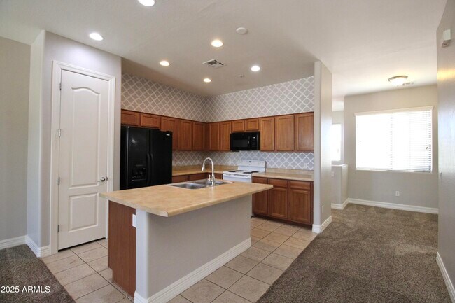 Building Photo - 1456 E 9th St