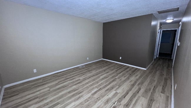 Building Photo - 2446 Quail Dr
