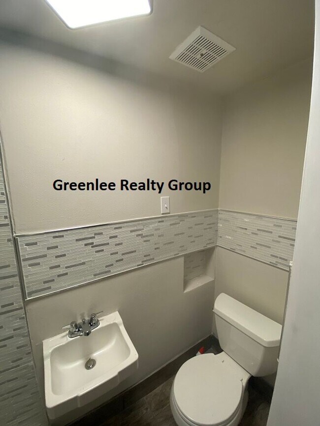 Building Photo - Fully Updated 3 Bed/2Bath Pool Home in New...