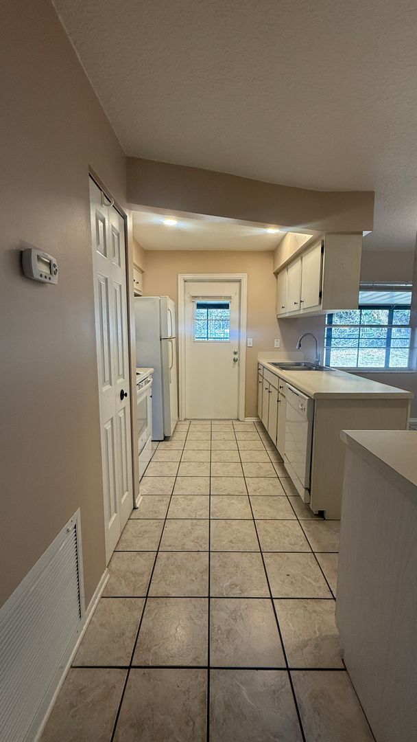 Building Photo - Charming 3-Bedroom Home in Quiet Winter Springs Neighborhood