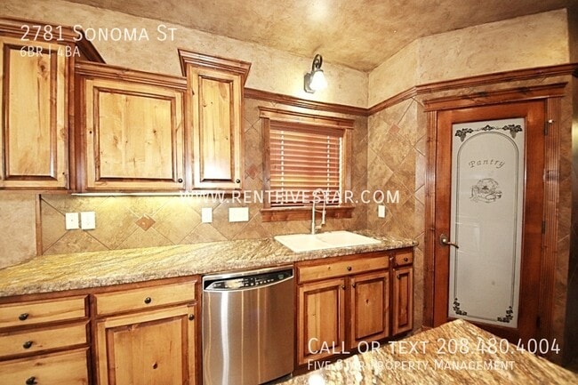 Building Photo - 2781 Sonoma St