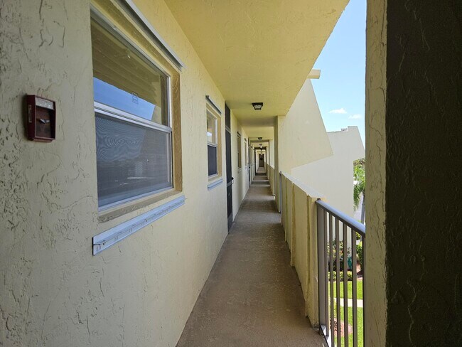 Building Photo - 23099 Barwood Ln N