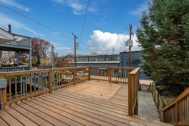 Building Photo - 3-Bedroom, 2-Bathroom in Brewers Hill