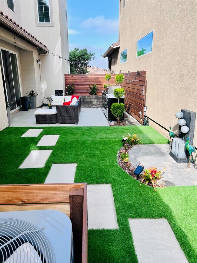 Building Photo - PRICE REDUCED | SOLAR | Great Location