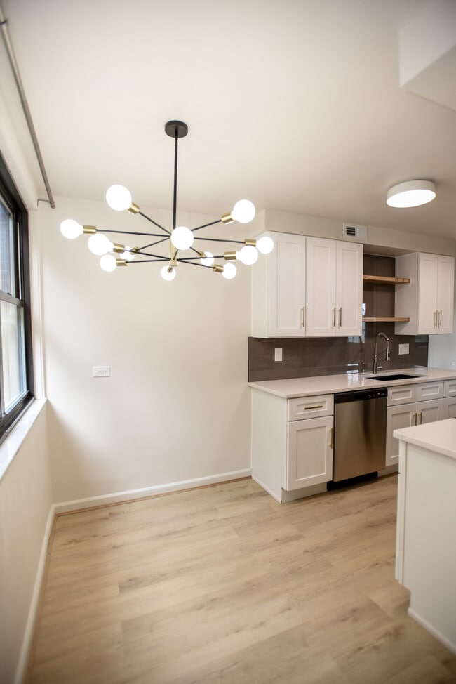 Building Photo - Farragut Flats