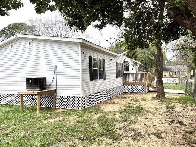 Building Photo - 311 Texas Ave