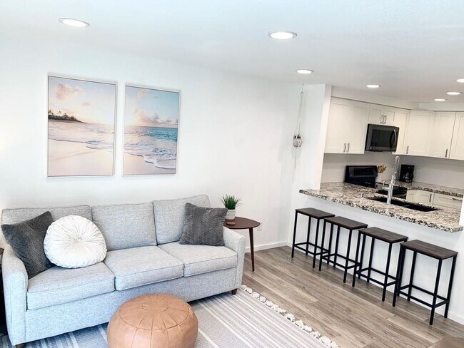 Building Photo - Fully Furnished Luxury Unit