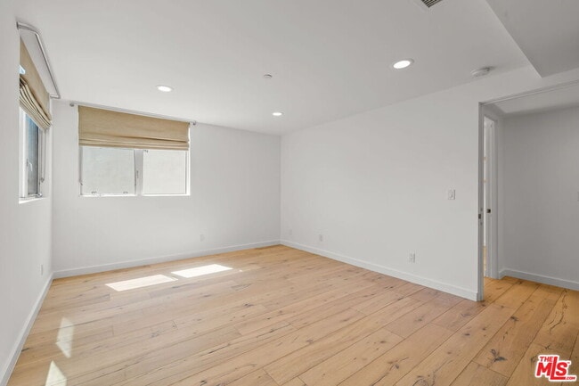 Building Photo - 808 Brooks Ave