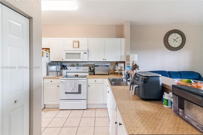 Building Photo - 1420 NE 33rd Ave