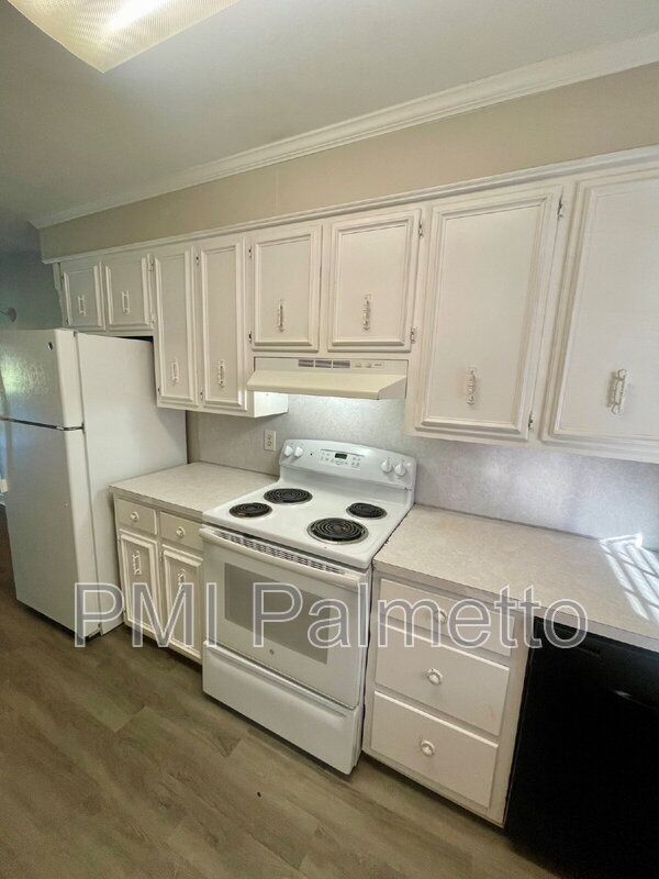 Building Photo - 718 Augusta St