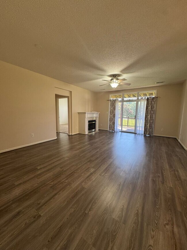 Building Photo - 125 Shoal Creek