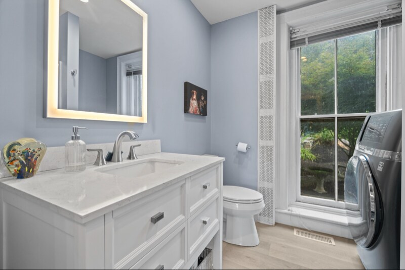 Building Photo - 83 Main St