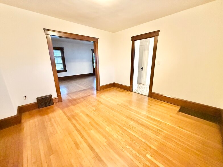 Building Photo - 1208 19th St NW