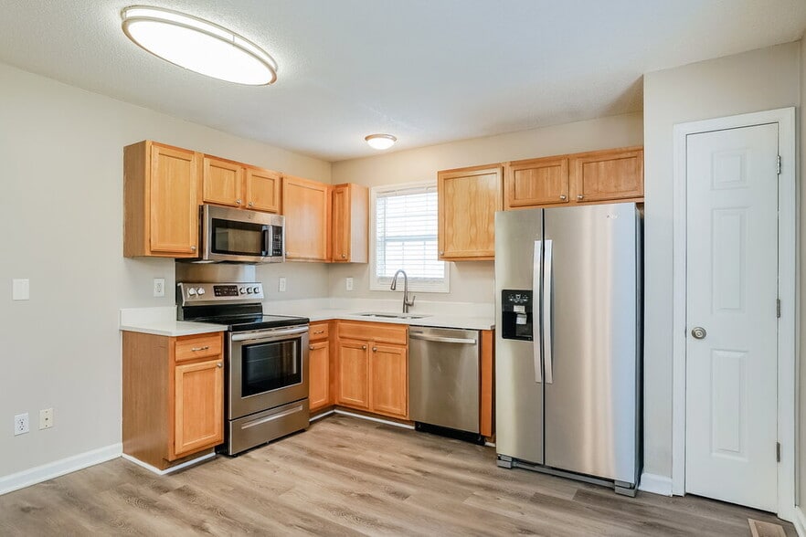 Building Photo - 1256 Grovewood Dr