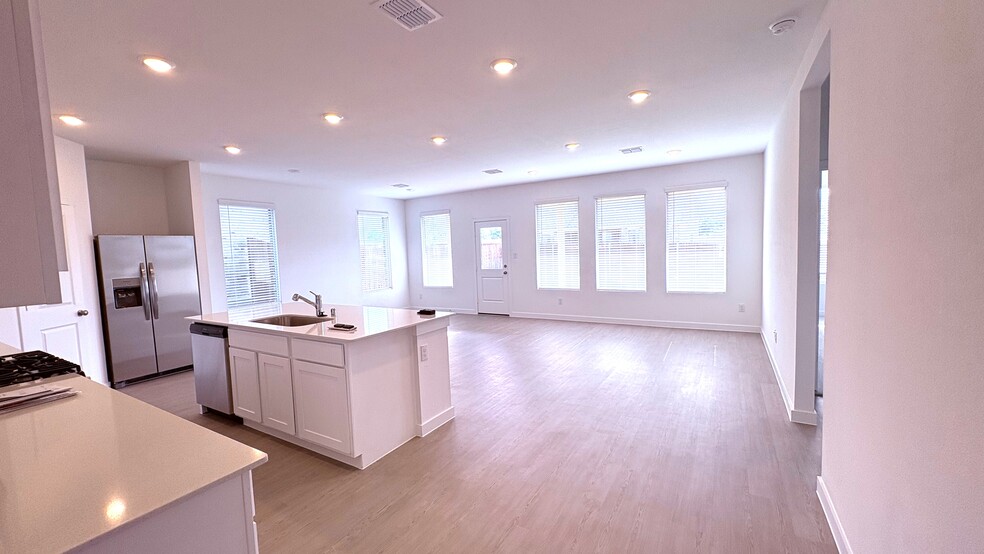 Building Photo - 341 Sedalia Trl
