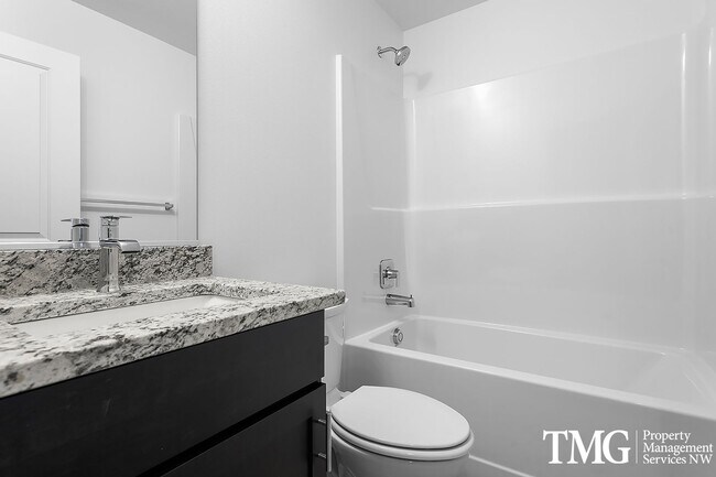 Building Photo - 977 Creer Way