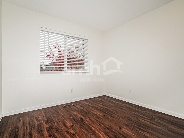 Building Photo - 748 Fenway Ln