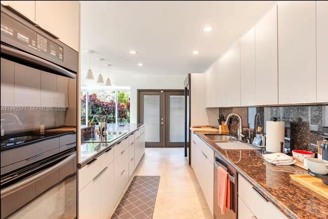 Building Photo - 636 Hibiscus Dr