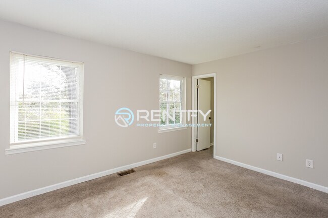 Building Photo - 11045 Hunter Trail Ln