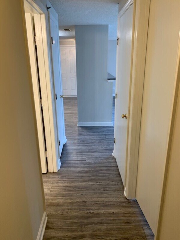 Building Photo - 1614 Arlyn Cir