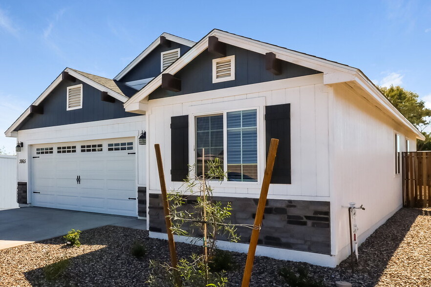 Building Photo - 3865 W Gaby Rd