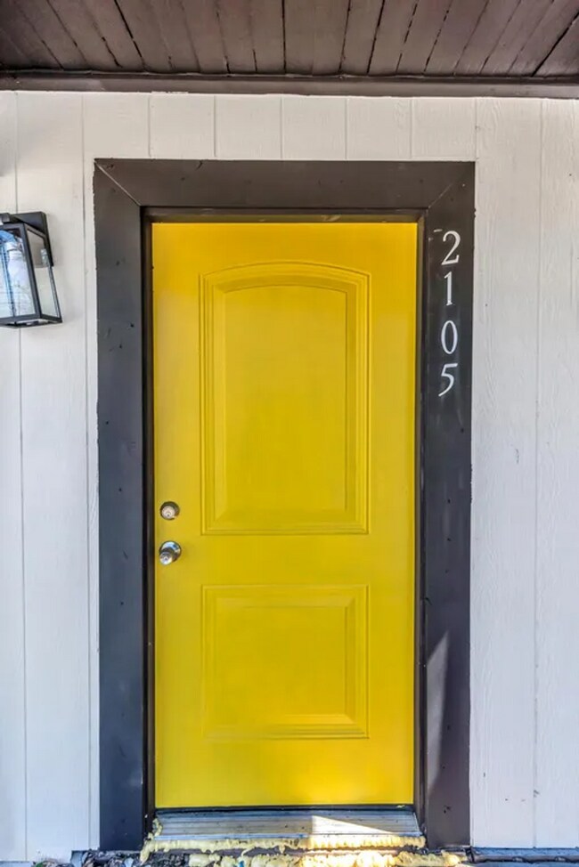 Building Photo - 2105 Walnut St