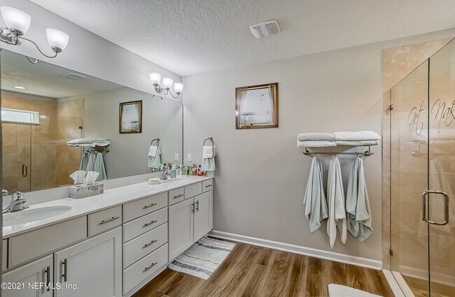 Building Photo - 15599 Chir Pine Dr