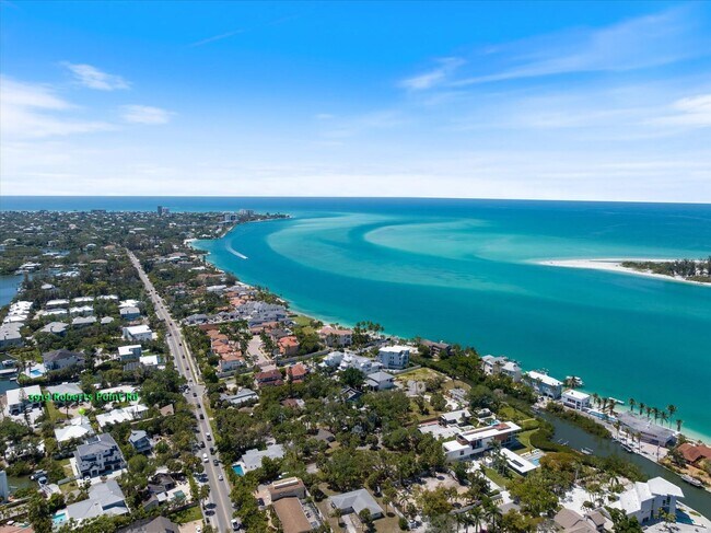 Building Photo - Furnished, Yearly 4bd Home on Siesta Key