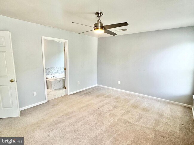 Building Photo - 35 Live Oak Ln