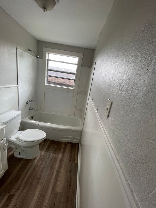 Building Photo - Remodeled 2 Bed Home