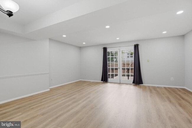 Building Photo - 7739 Tiverton Dr