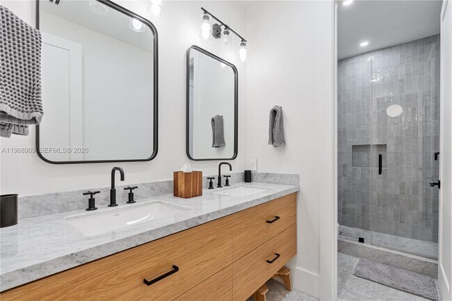 Building Photo - 9301 SW 93rd Ave