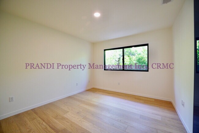 Building Photo - All New!  Fabulous 3 bedroom Fairfax house...