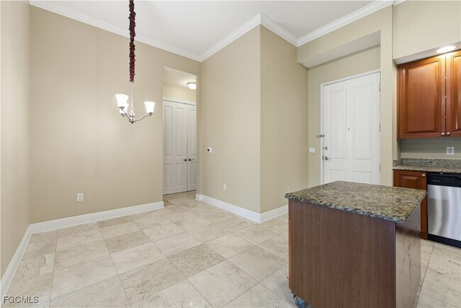 Building Photo - 2825 Palm Beach Blvd