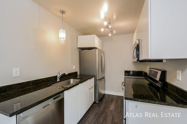 Building Photo - 3150 N Harlan St