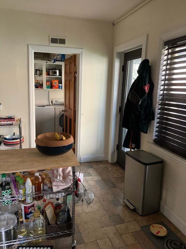 Building Photo - 212 N Franklin St