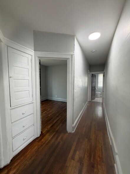 Building Photo - 4081 W Euclid St