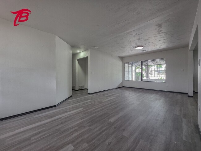 Building Photo - Charming 4-Bedroom Home with Spacious Yard