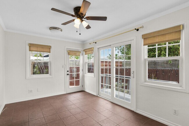 Building Photo - 4740 W Mountain View Dr
