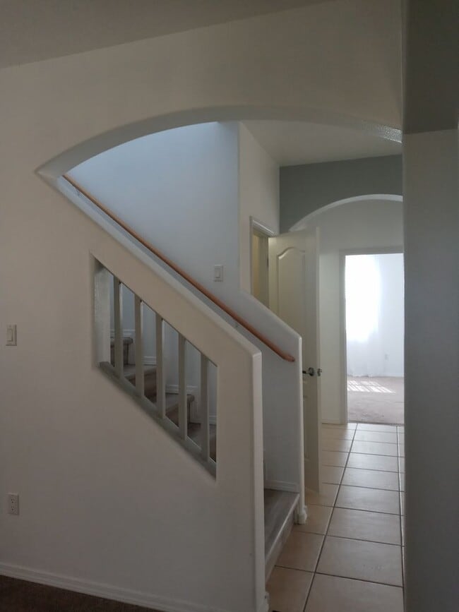 Building Photo - Easy Commute to Los Alamos or Santa Fe
