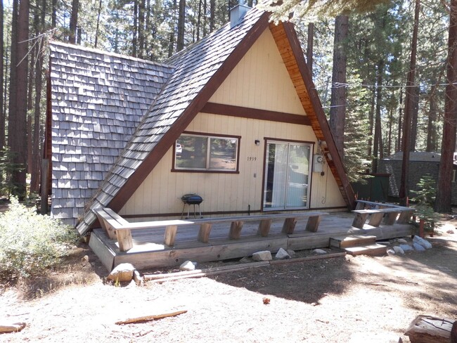 Building Photo - Nice house in South Lake Tahoe available now!