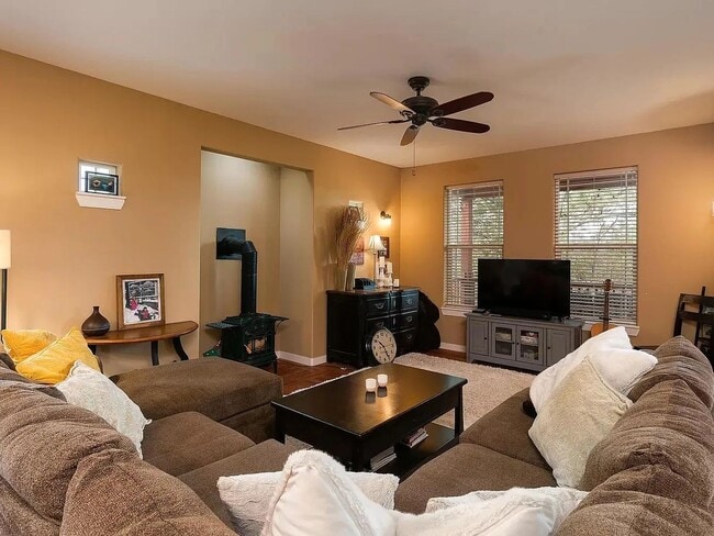 Building Photo - 2242 NW Torrey Pines Dr