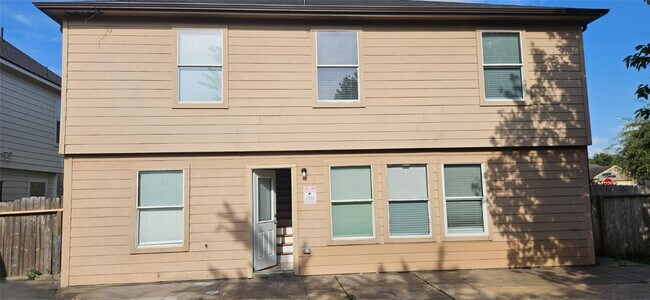 Building Photo - 3103 Barkers Crossing Ave