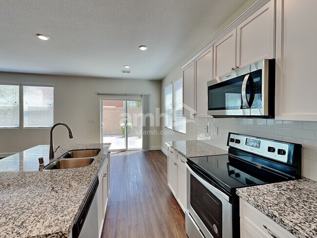 Building Photo - 9260 S Park St