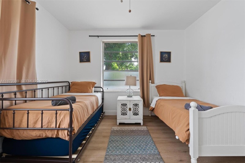 Building Photo - 2453 SW 17th St