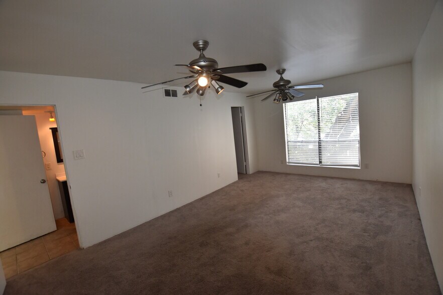 Building Photo - 6718 Eastridge Dr