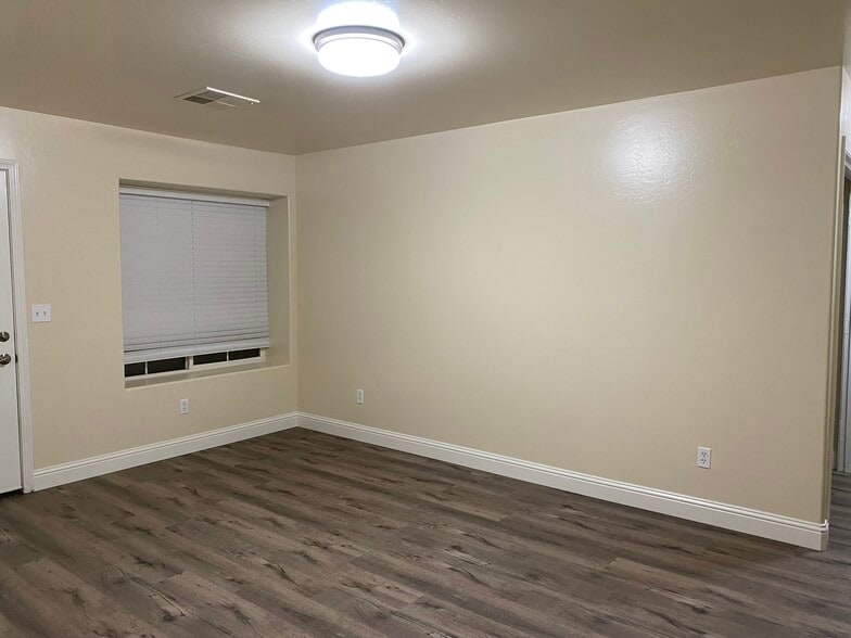 Living Room - 725 Greenwood Meadow Ln
