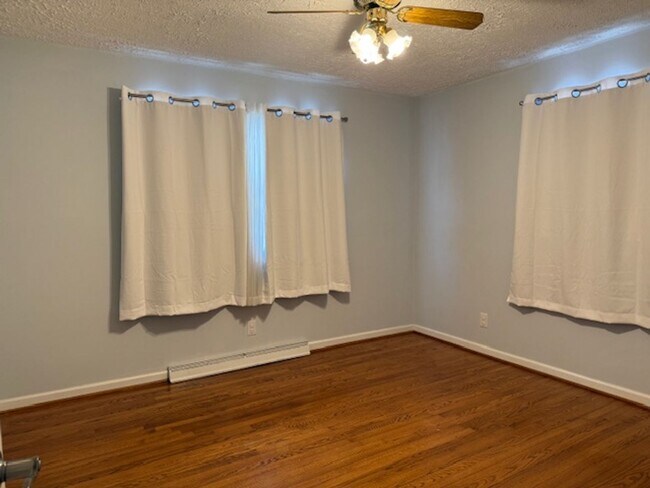 Building Photo - All One Level Living La Plata